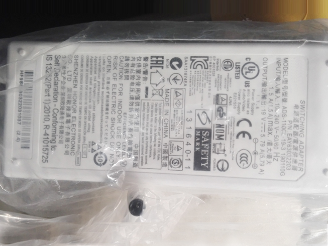 S 100 - 240V, 50/60 Hz, 2.0A 19V - 5.79A, 110W batterie