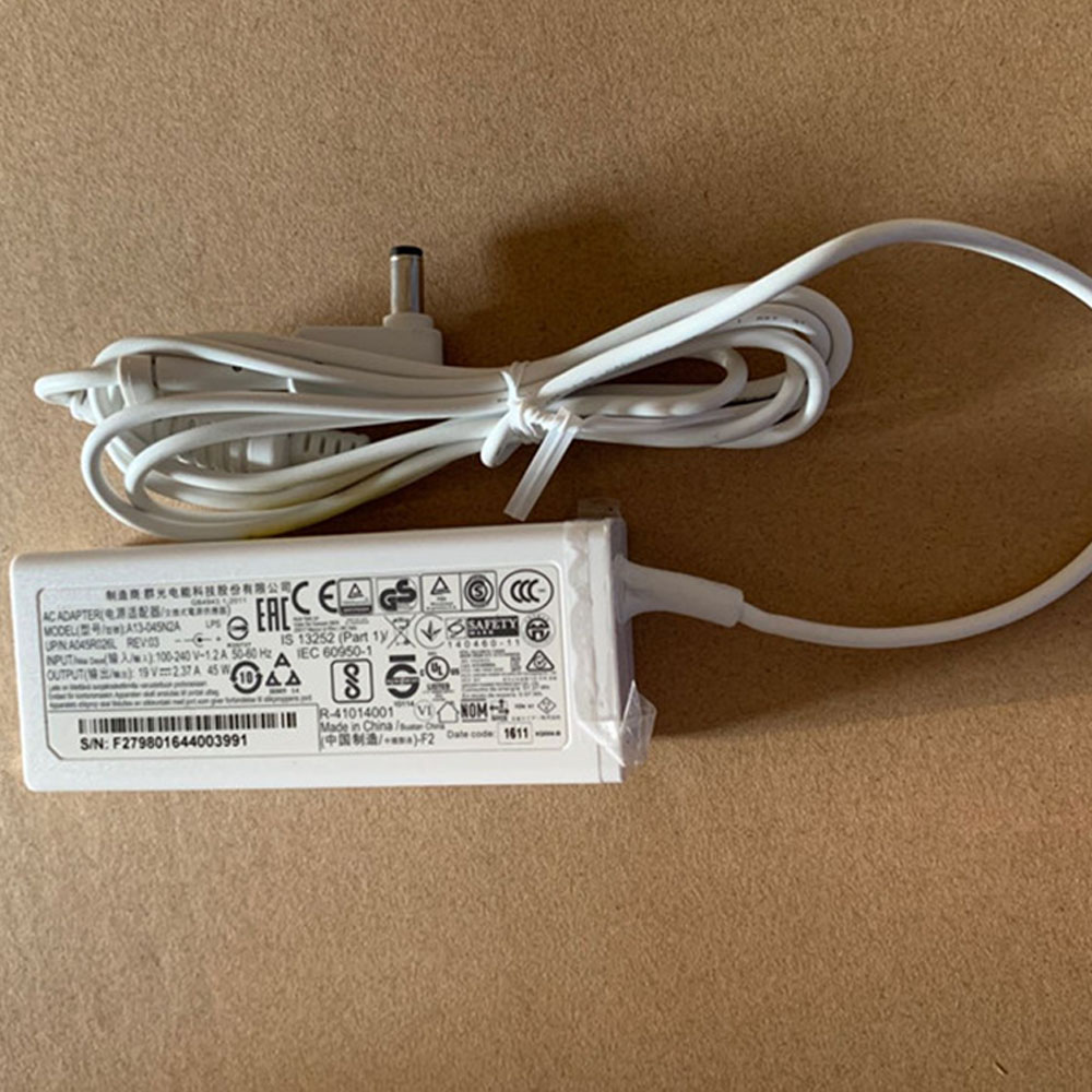 72 100-240V ~ 1.2A 50-60Hz 19V - 2.37A 45W batterie