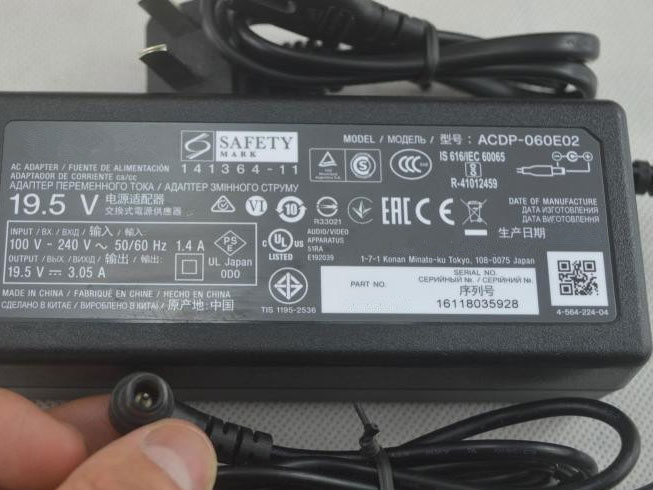S 100-240V 50-60Hz (for worldwide use) 19.5V 2.35A 45W batterie